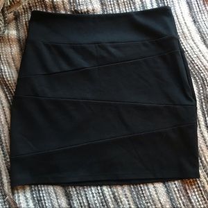 Black Mini Skirt from AE w/ lots of stretch!